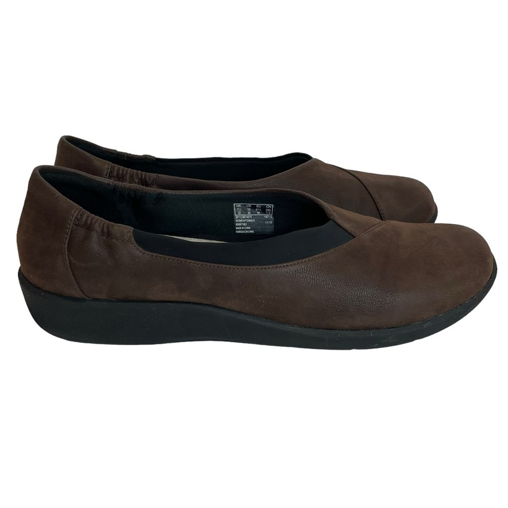 NWOT Cloudsteppers by Clarks Brown Flats